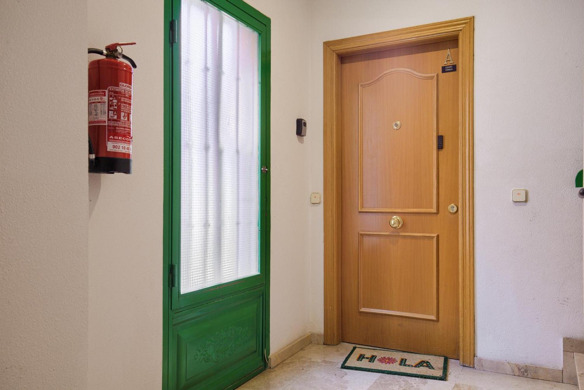 Casona 44 - Apartamento Para 2 Con Wifi, Ac Y Patio Exterior 알칼라데에나레스 외부 사진