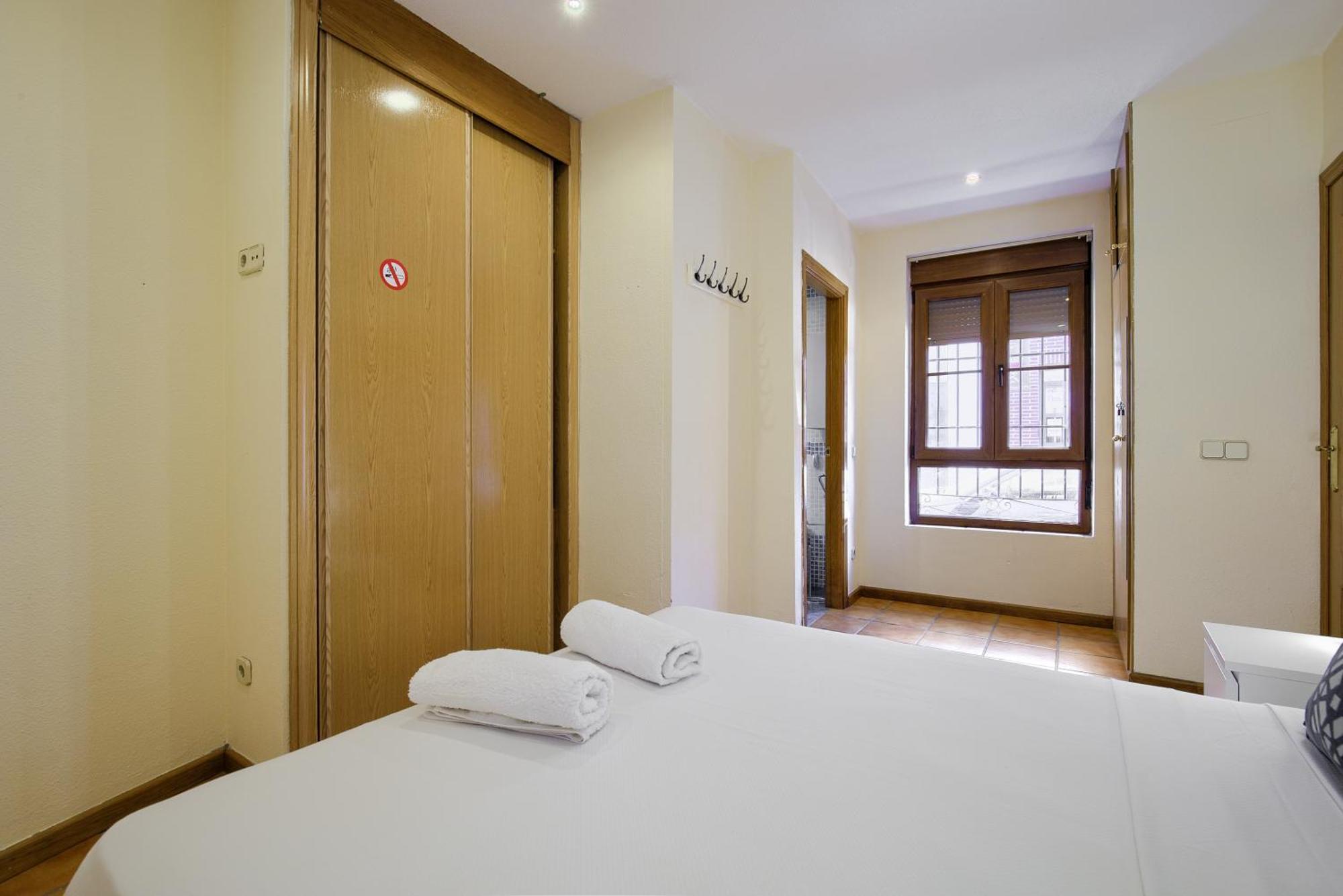 Casona 44 - Apartamento Para 2 Con Wifi, Ac Y Patio Exterior 알칼라데에나레스 외부 사진