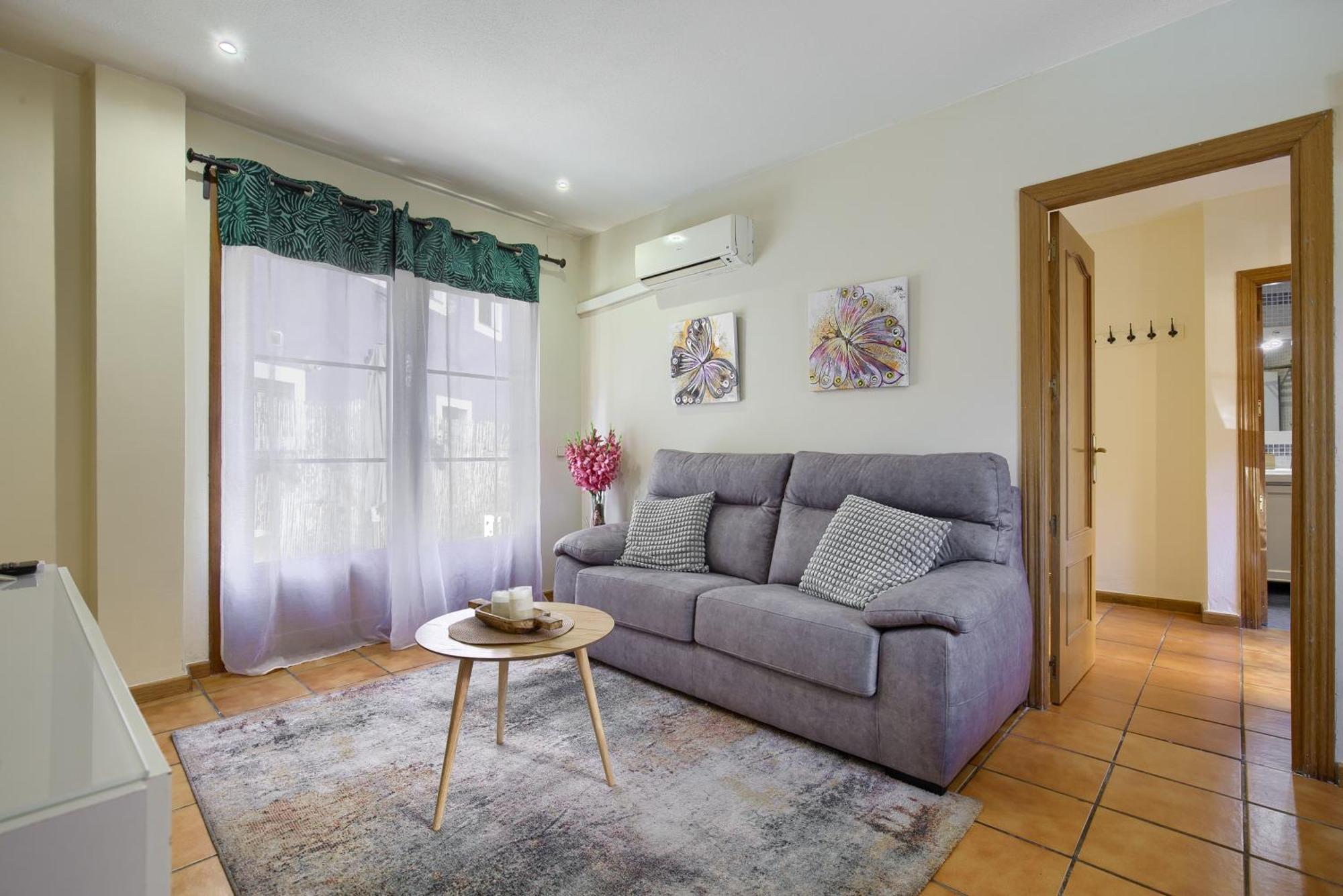Casona 44 - Apartamento Para 2 Con Wifi, Ac Y Patio Exterior 알칼라데에나레스 외부 사진